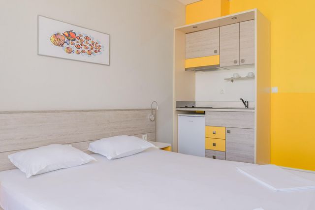 Sunny Residence - family/connected rooms