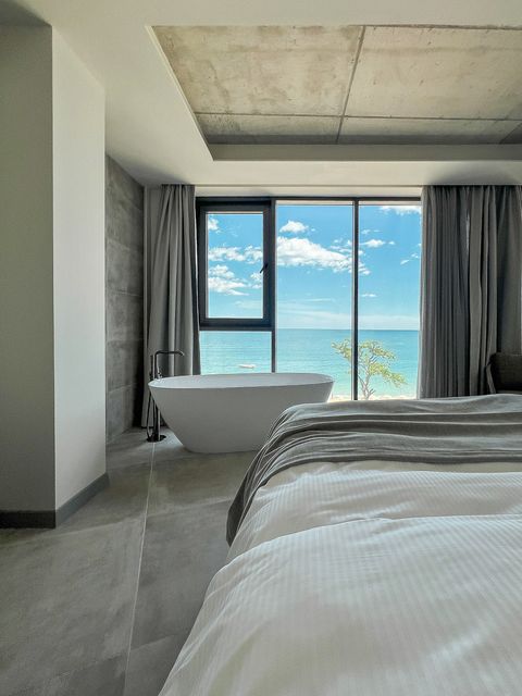 GRIFID Noa - junior deluxe sea view 16+