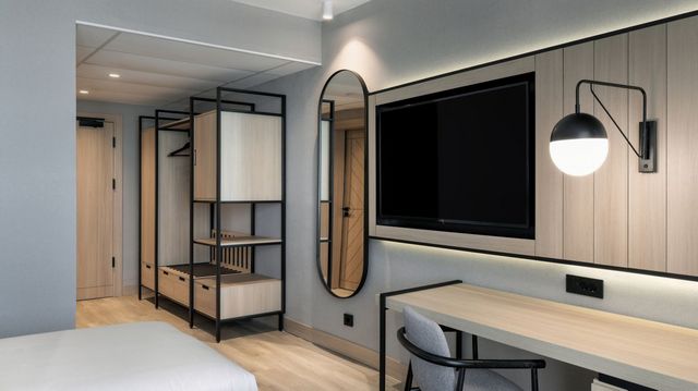 Four Points by Sheraton (ex.Globus Hotel) - deluxe double/twin city view room