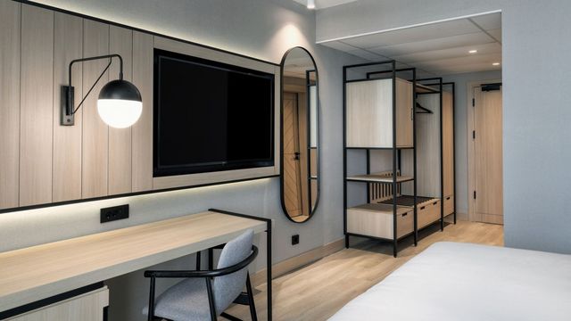 Four Points by Sheraton (ex.Globus Hotel) - deluxe double/twin city view room